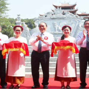 Từ tuyền truyền, học tập Hồ Chí Minh đến kinh doanh lãnh tụ