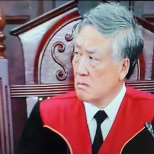 Cú tát của Nguyễn Hòa Bình vào „mặt Đảng“ ( Ý kiến đảng  viên)