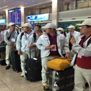 “Cột điện ở Mỹ” muốn về, người Việt „sống chết“ đòi ra đi