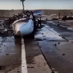 Máy bay chiến đấu Nga trị giá 19 triệu bảng bị phá hủy sau khi „Ukraine tấn công“ vào Crimea – khi vụ nổ thứ hai làm bùng cháy kho dầu