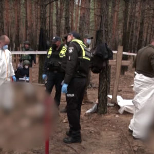 Hành động của Putin ở Ukraine bao gồm tội ác chiến tranh sau khi phát hiện ra hố chôn tập thể ở Kharkiv