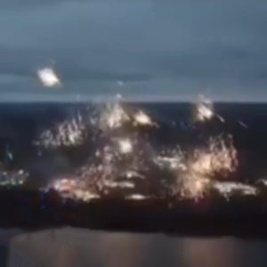 Khoảnh khắc kinh hoàng Nga ‚phá hủy hoàn toàn‘ thị trấn do Ukraine trấn giữ ở tiền tuyến bằng bom nhiệt áp làm tan chảy da thịt