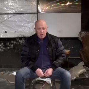 Lãnh chúa của Putin khuyên báo bạo chúa chấm dứt chiến tranh Ukraine ngay bây giờ‘ khi Nga đã ‚đạt được mục tiêu‘ trong lời kêu gọi gây sốc chấm dứt tàn sát