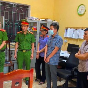 Officials „eat everything from the people“ even in policy for martyrs