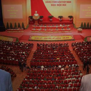 Đảng đang „mục rữa“, Tổng phát hoảng vì sợ nó rã. Ông đã làm gì?