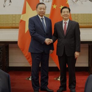 Vì sao chuyến công du nước ngoài đầu tiên của Tô Chủ tịch không suôn sẻ?