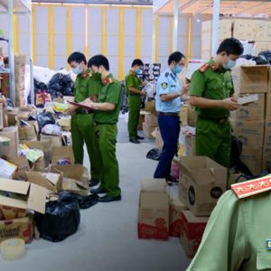 Hà Nội: Chính quyền truy quét, dân đóng cửa cố thủ!