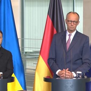 Мерц обещает расширить военную помощь Украине